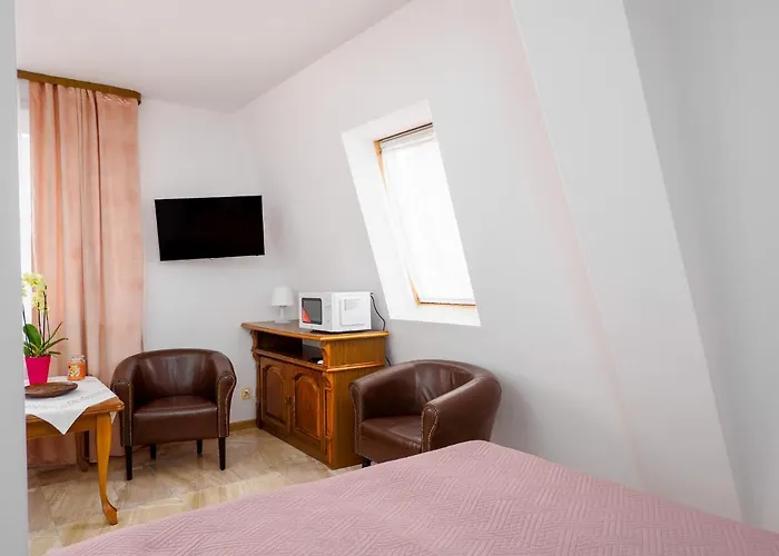 Gallus- Z Klimatyzacja 住宿加早餐酒店 库瑞尼卡慕斯卡