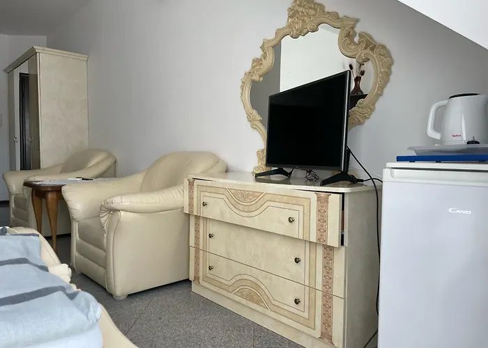 Gallus- Z Klimatyzacja 住宿加早餐酒店