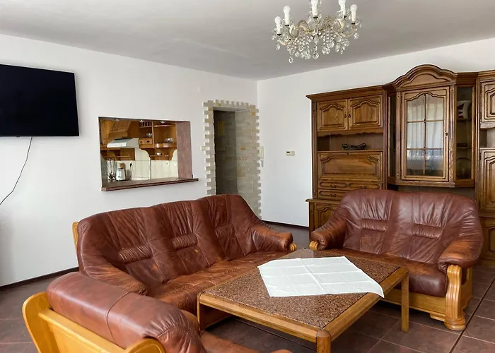 Gallus- Z Klimatyzacja 住宿加早餐酒店 库瑞尼卡慕斯卡